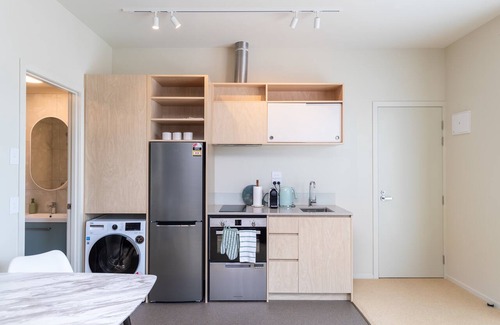 Petone Apartment | Petone Studio | Balcony | Near Beach + Shops