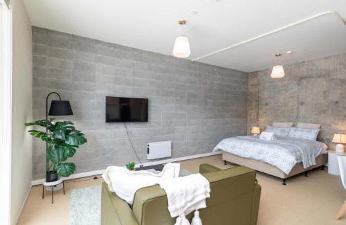 Petone Apartment | Petone Two Bedroom Apartment with Private Balcony