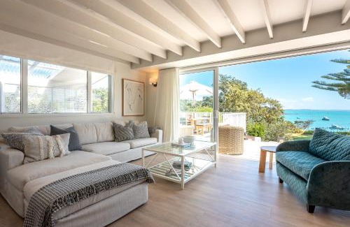 Surfdale House | Picnic Bay Vista - Be My Guest Waiheke