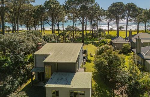 Matarangi House | Pine Haven - Matarangi Holiday Home