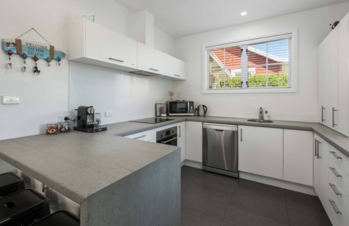Waihi Beach House | Pohutukawa Cottage Escape to paradise at this stylish Waihi Beach holiday home!