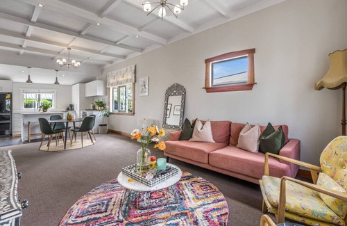 Point Chevalier House | Point Chevalier Life:CBD/KiteSurf/Eat/Zoo