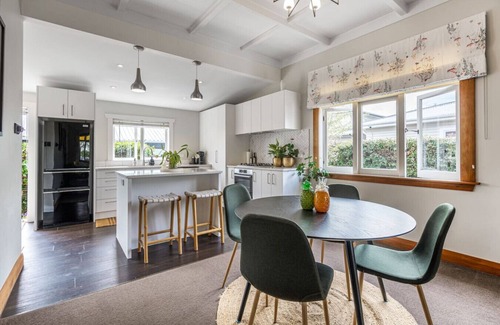 Point Chevalier House | Point Chevalier Life:CBD/KiteSurf/Eat/Zoo