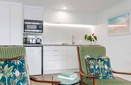 New Plymouth Apartment | Poolside Studio Near Pukekura Park