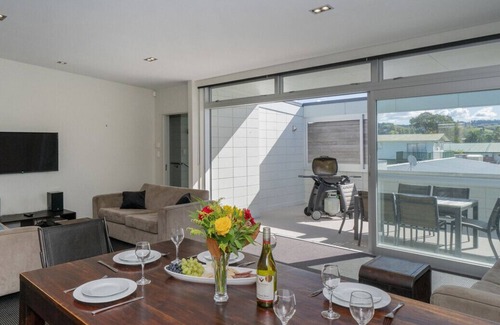Whangamata Cottage | Port Break - Central Whangamata Apartment