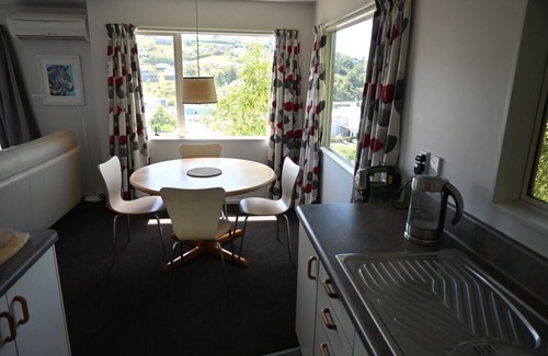 Nelson South House | Poutama - private and sunny house with views and a 10 min walk to town center.