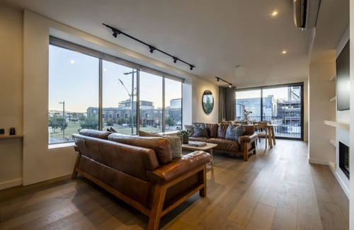 Christchurch City Centre Apartment | Premium City 3bed Apartment with Gated 2 car parks