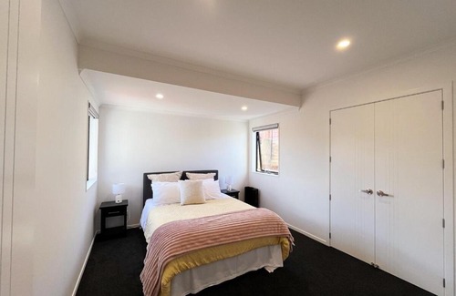 Hamilton House | Prestige Scholar Retreat - Near University