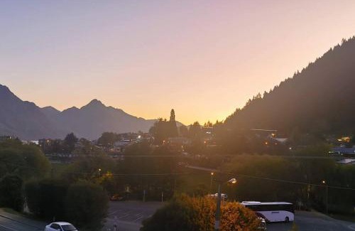 Queenstown City Centre Apartment | Prime Location in Town Centre with Alpine Views