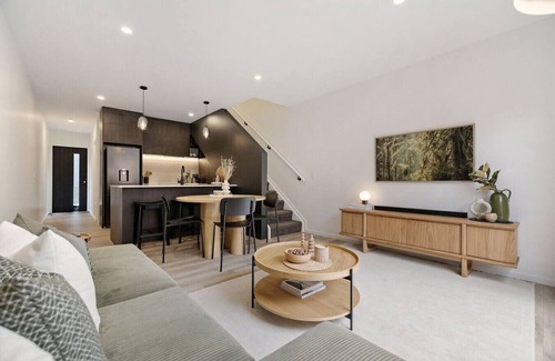 Frankton Villa | Prime Location with mountain views