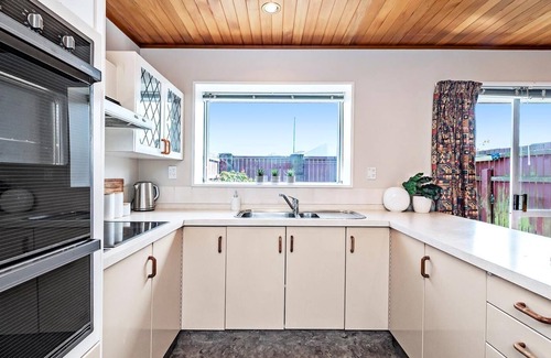 Upper Riccarton Apartment | Prime Spot for convenience stay