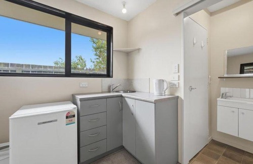 Oxford House | Private access with shower & toilet