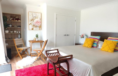 Dinsdale Bed & Breakfast | Private Cozy Sleepout with Free Parking & Self Check-in