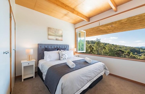 Paihia Villa | Private Luxury in Paihia - with Heated Pool!