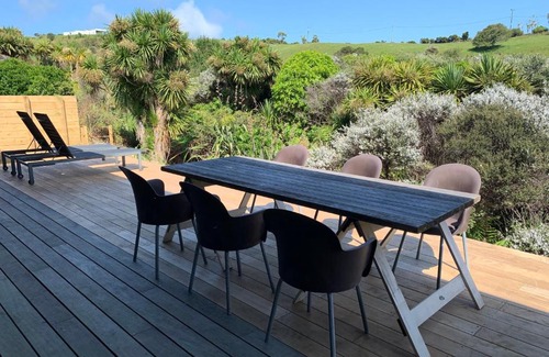 Raglan House | Private modern Bach by the beach