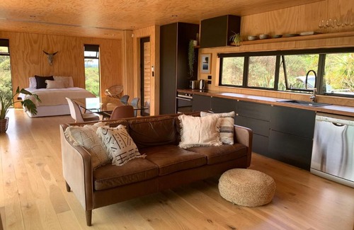 Raglan House | Private modern Bach by the beach