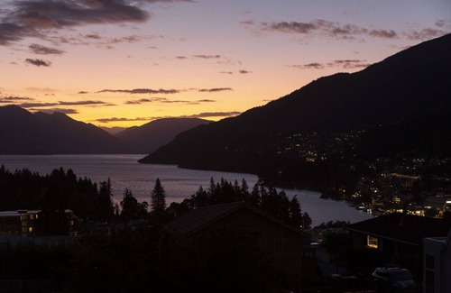 Queenstown Apartment | Private, Modern, Views, HotTub, Walkable, Awarded