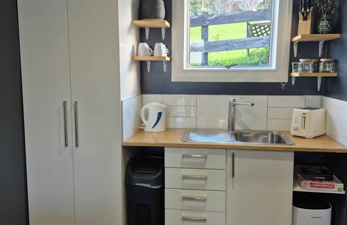 Waitara Apartment | Private quiet farm stay