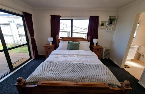 Newlands Bed & Breakfast | Private Room with Harbour View