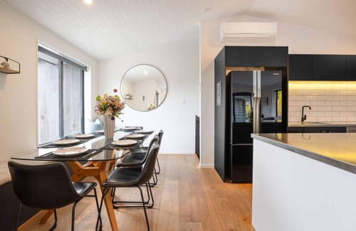 Queenstown House | Private Sauna & Cold Plunge | Spacious, Close To Town | Queenstown Hill Location