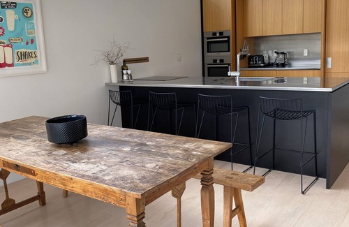 Mount Albert House | Private Sunny Apartment