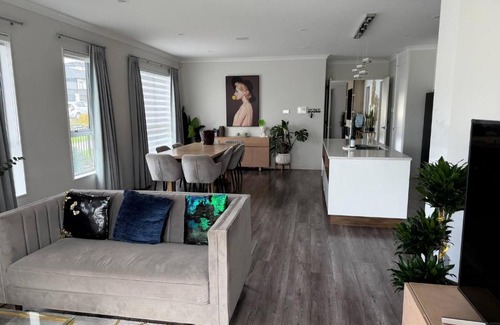 Auckland House | Private wonderful 6 Bedroom House in Flatbush