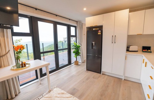 Newlands House | Pukehuia Paradise – Private Spa Retreat with Wellington Harbour Views