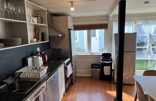 Newton Bed & Breakfast | QUEEN ROOM Only @ PAGET House PONSONBY AUCKLAND One in a Five bedroom villa.