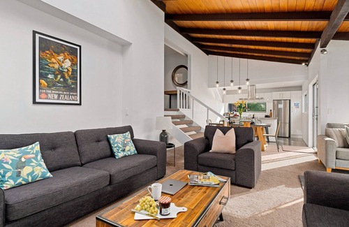 Queenstown House | Queenstown Lakefront Dream | 4 Bed