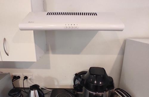 The Gardens Apartment | Quiet 40m Studio - Kitchen, Washer, AC, Work Desk
