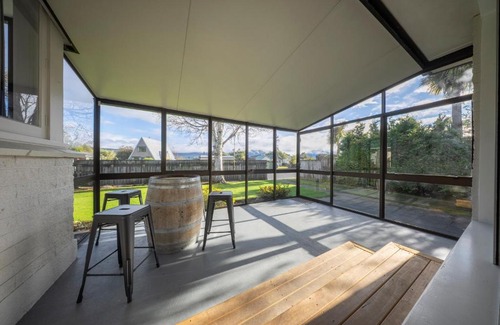 Te Anau Hill House | Quiet on Quintin - Te Anau Holiday Home