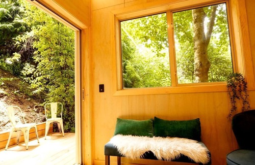 Sunshine Bay Cabin | Quiet Private Cabin with Forest Spa Escape Near Bushland | Queenstown, New Zealand