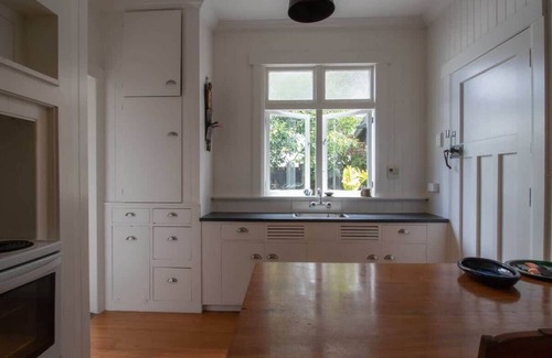 New Plymouth House | Quirky Bungalow in Tropical Oasis