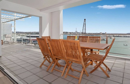 Auckland Central Business District Apartment | QV Absolute Waterfront (1042)