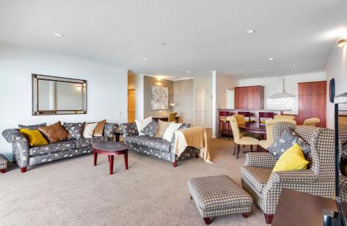 Auckland Central Business District Apartment | QV Stays Absolute Waterfront Stunner