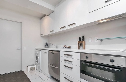 Auckland Central Business District Apartment | QV Stays Sky High Escape