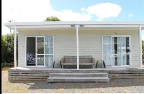 Raglan House | Raglan park rest and stay cabins - Private studio