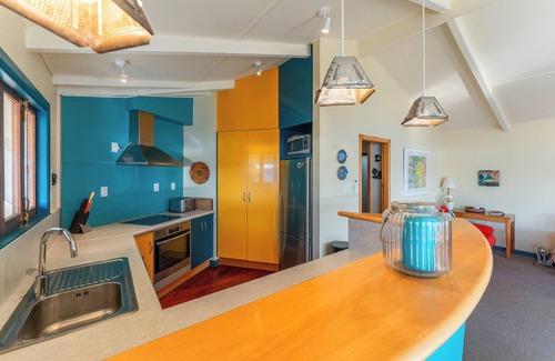Rainbow Point House | Rainbow Point Yacht Club - Taupo Holiday Home