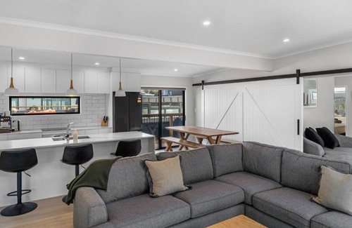 Waihi Beach House | Recline on Leo | Dog-Friendly, 400m to Beach