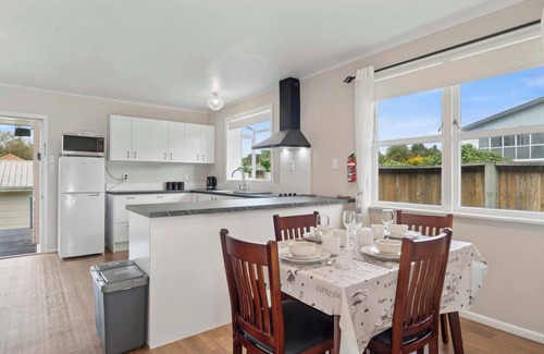 Springfield House | Red Door 56 - Ride to Redwoods, Sleeps 4