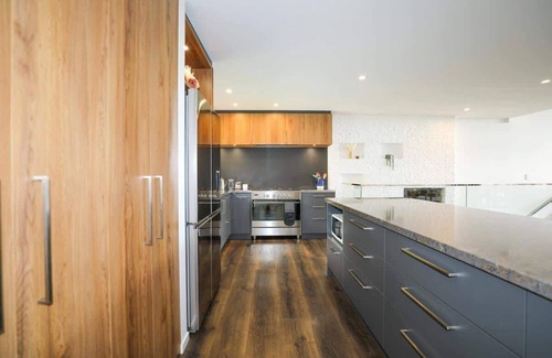 Lynmore House | Redwoods Getaway - 100m to the Trails, Sleeps 7