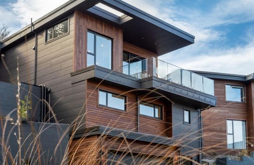 Frankton House | Refined Luxury – Modern 3-Bedroom House by Marina