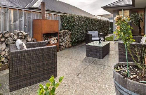 Lake Hayes House | Relax in Beautiful Lake Hayes