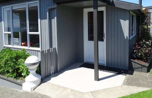 Riverton House | Relax in Riverton