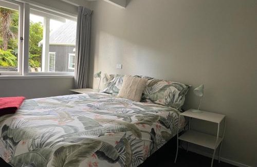 Thames Apartment | Relax in the Garden Suite