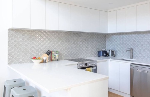 Wanaka House | Relax on Rimu modern two bedroom apartment with mountain views