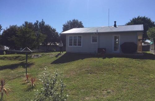 Foxton Beach House | Relaxed Beach Retreat, mod family friendly bach
