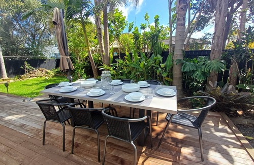 Stanmore Bay House | Relaxed family get away - 5 min Walk to Beach, Parks, Leisure Centre & Shops