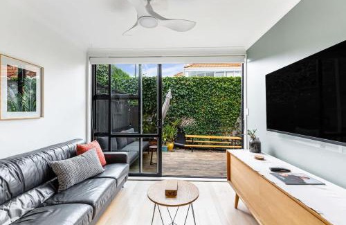Herne Bay Apartment | Relaxing 1BR Hideaway in Herne Bay I Zodiak Stays