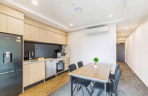 Mount Eden Apartment | Relaxing Apt. Steps from Eden Park | Zodiak Stays